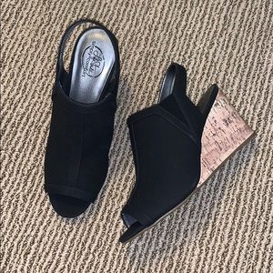 Black small heel wedge NEW